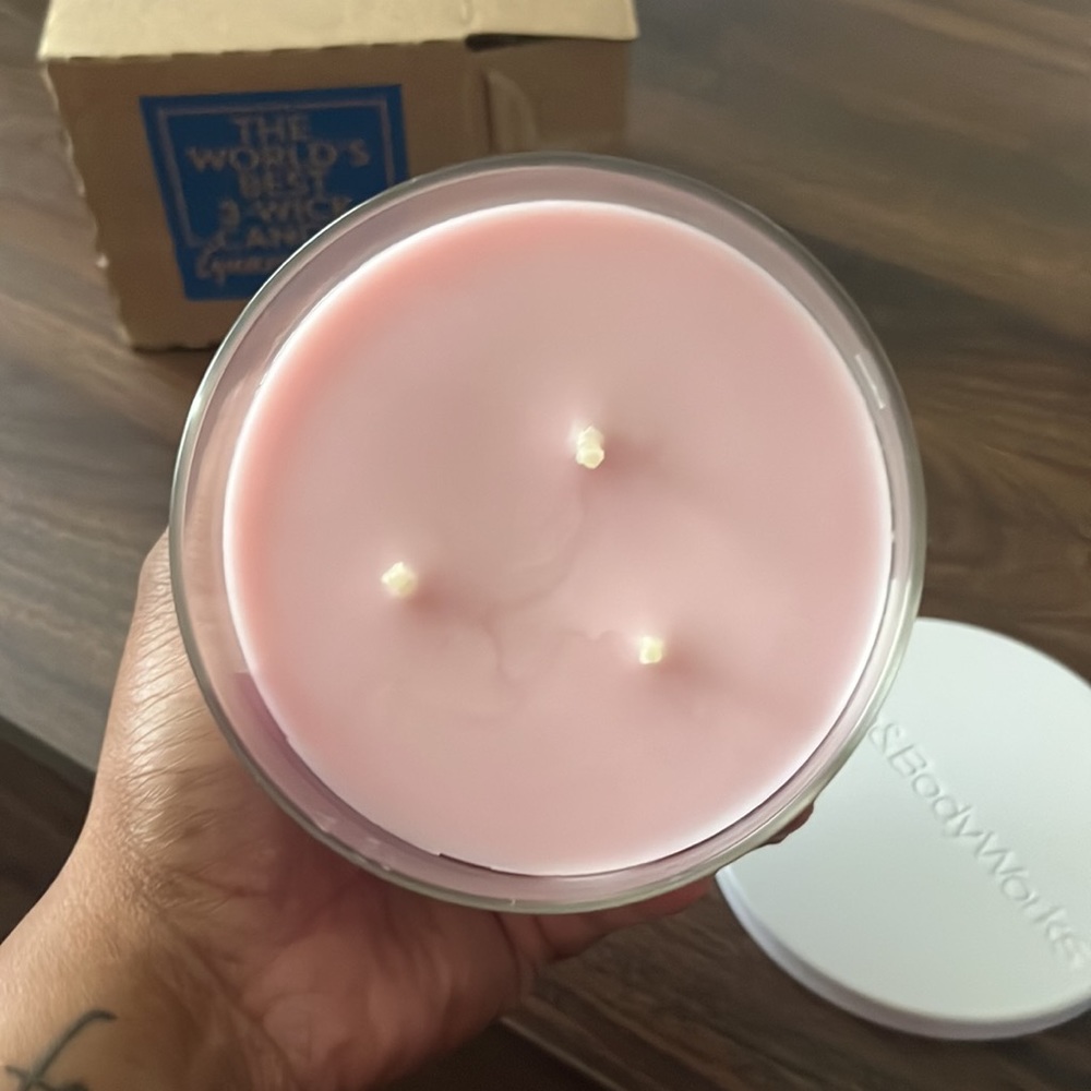 Bath and Body Works Berry Waffle Cone 3 Wick Candle - Picture 4 of 4